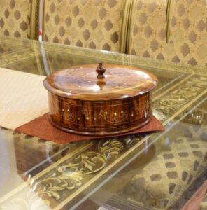 A-wooden-Handicraft-of-Sillanwali-Sargodha.j