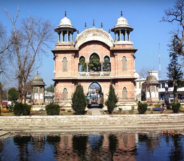 Guides_Memmorial-arch-in-Mardaan-KPK-