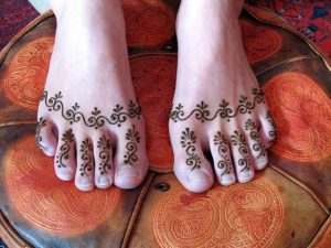 Toe fingers Mehndi Designs